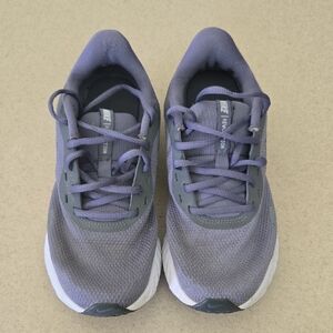 Nike Womens Revolution Sneaker